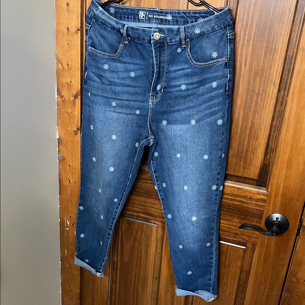 No Boundaries Dark Blue Embroidered Cropped Jeans